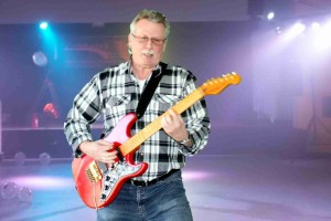 Gitarre-Bernd-bearbeitet-Greenscreen-Web-1024x681